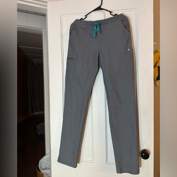 Graphite Gray Figs Scrub Set - Picture 4 of 6